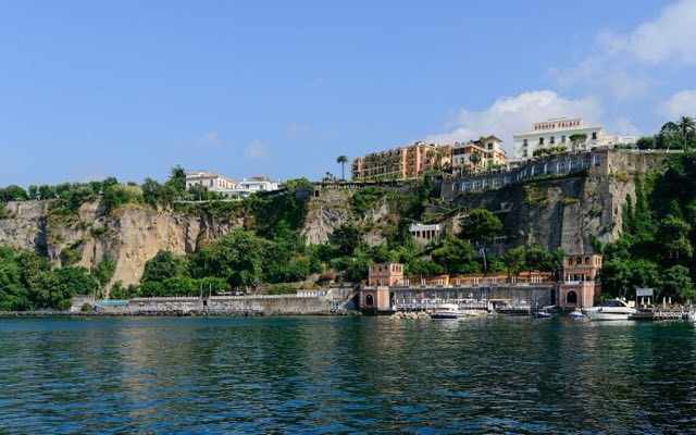 Le scogliere della costa di Sorrento